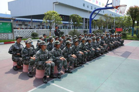 军事化管理学校