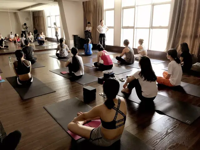 瑜伽教练 瑜伽教练