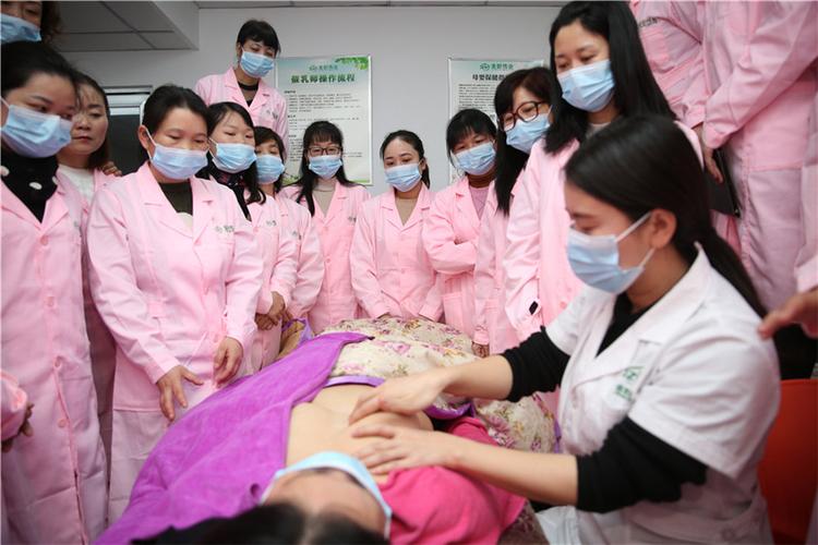 催乳教学现场