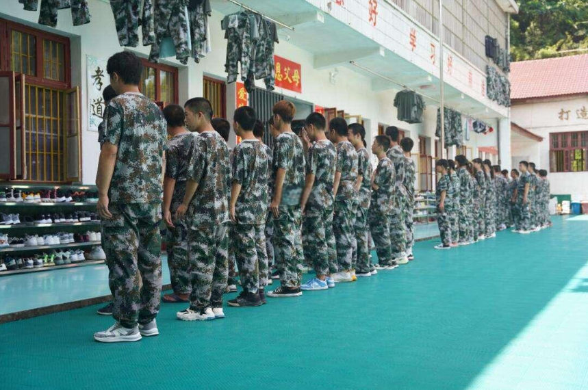 军事化管理学校