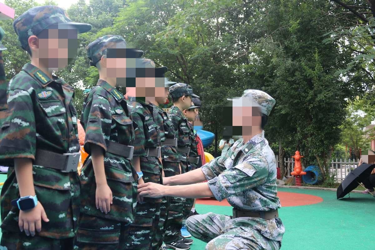 青少年军事夏令营