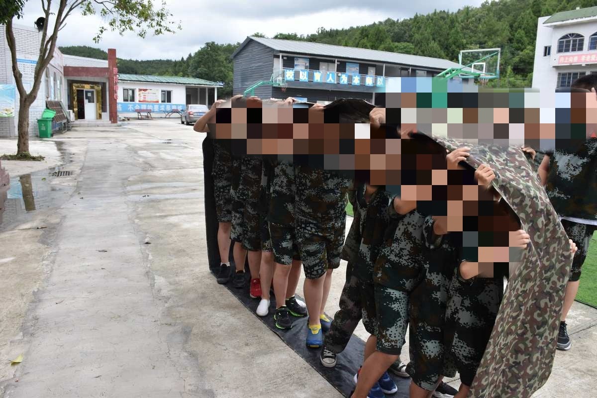 青少年军事夏令营