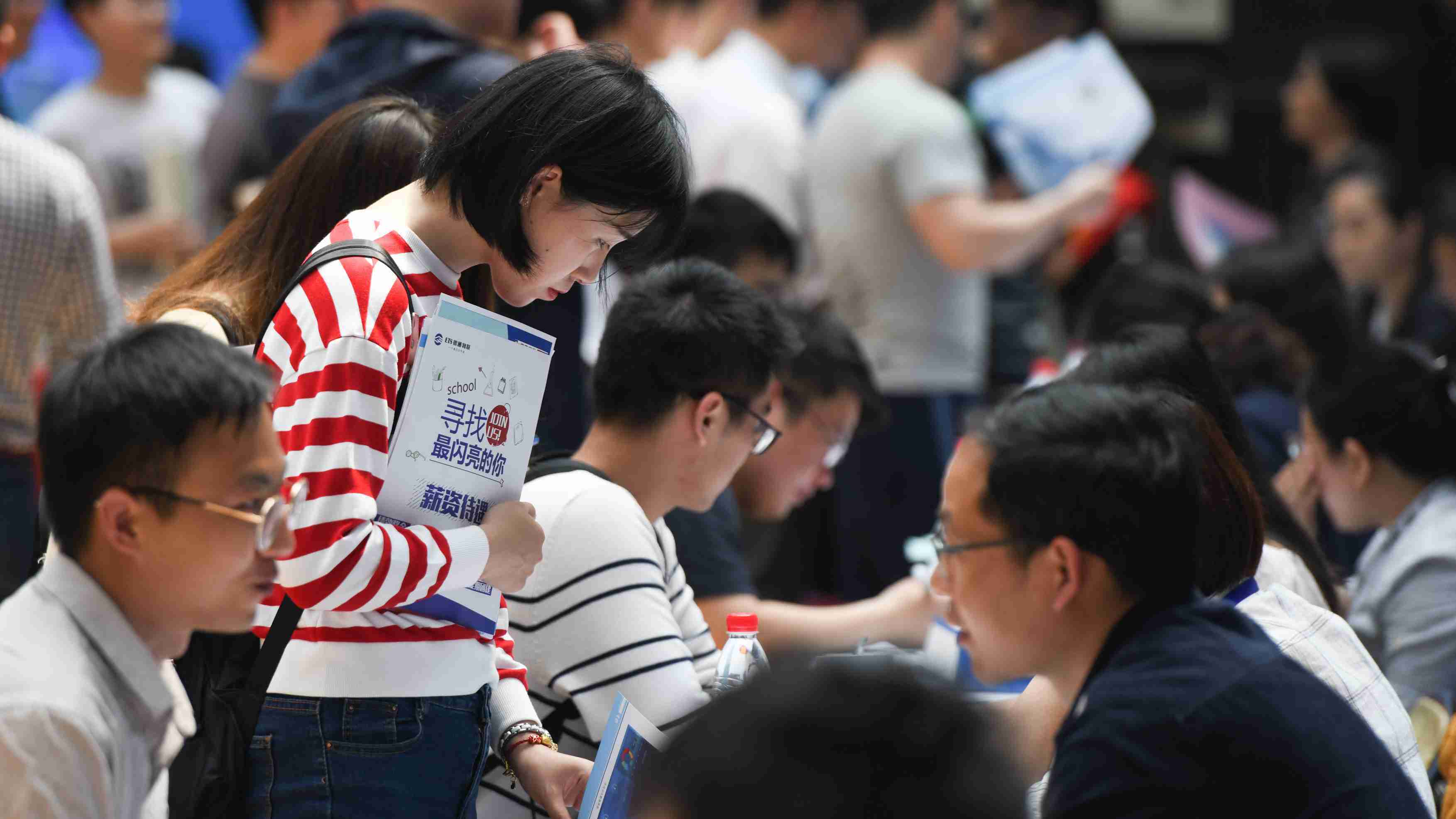 困在 “第一学历” 的年轻人